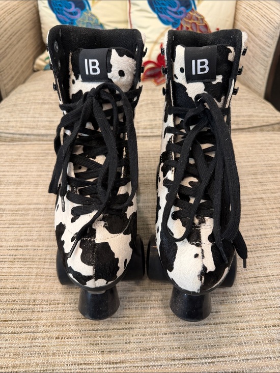 IB Intentionally Shoes - Intentionally Genuine IB Black & White Cowhide Roller Skates size 39
